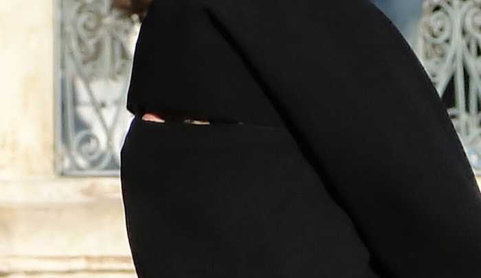 Woman in the niqab (face veil) and abaya (long outer-garment) in Aleppo, Syria by Bernard Gagnon, Creative Commons Attribution-Share Alike 3.0